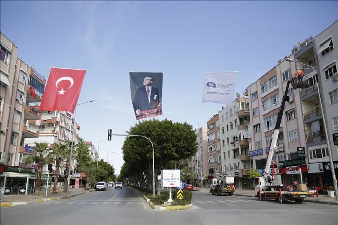 ANTALYA BAYRAKLARLA SÜSLENDİ