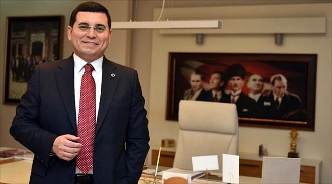 TÜTÜNCÜ´DEN GENÇLERE MESAJ VAR