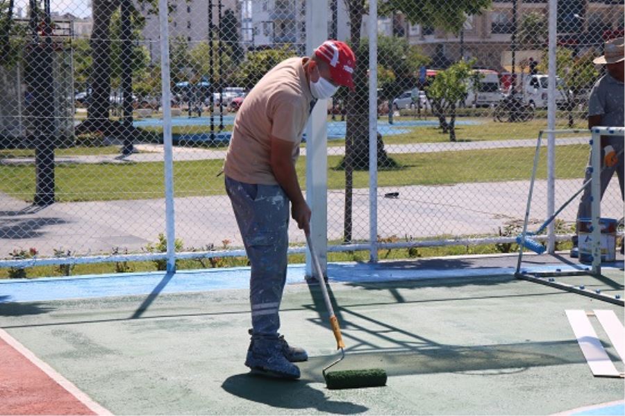 BÜYÜKŞEHİR SPOR ALANLARINI YENİLEDİ