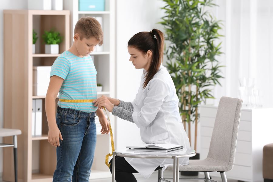 OBEZİTENİN ÜÇTE BİRİ ÇOCUKLUKTAN GELİYOR