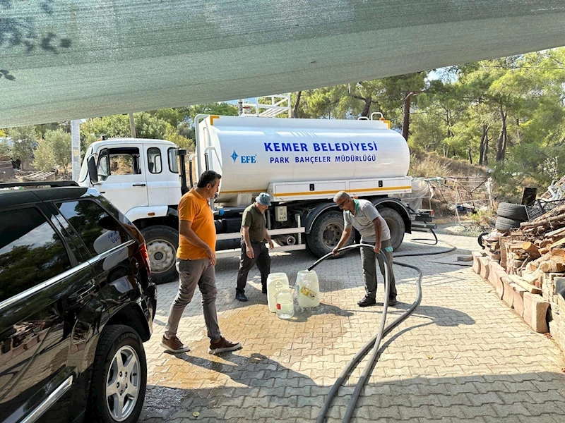 Kemer Belediyesi Tekirova’da su ulaşmayan yerlere su taşıyor