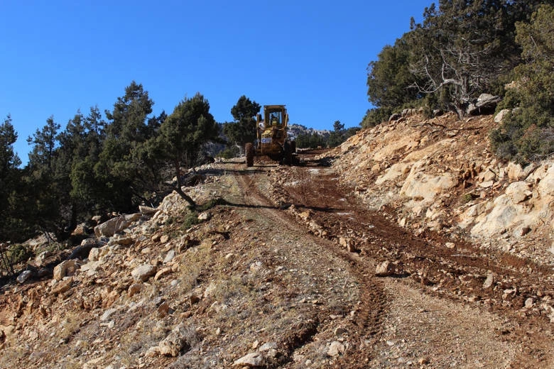 Elmalı’da 19 mahallenin yayla yoluna ulaşım kolaylaştı