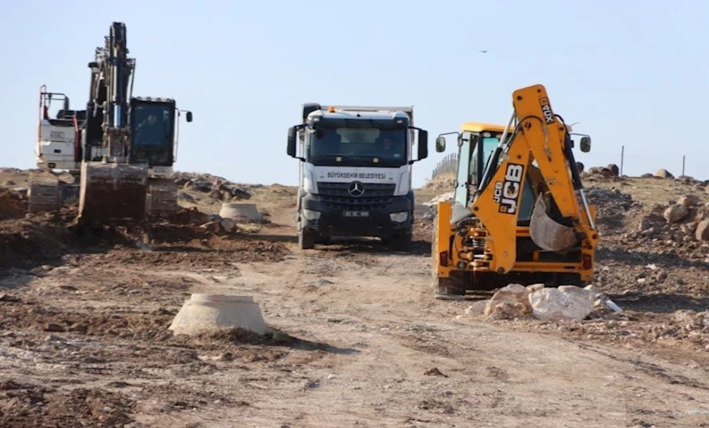 Büyükşehir Belediyesi Yol Ağını Güçlendirmeye Devam Ediyor