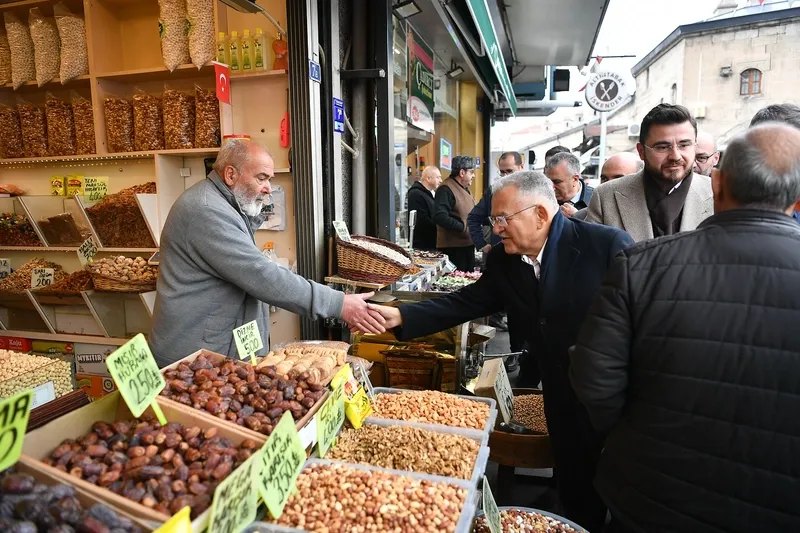 Büyükşehir Belediye Başkanı Memduh Büyükkılıç, Camikebir Bölgesinde Esnaf Ziyaretlerini Sürdürdü