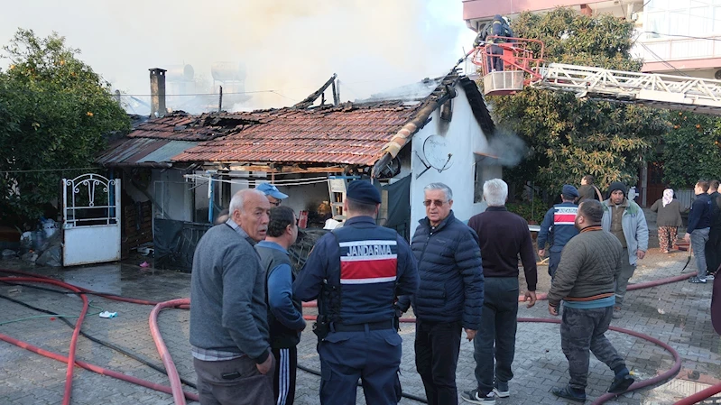 Kemer’de ev yangını