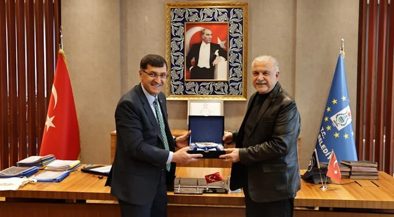 CİHANBEYLİ BELEDİYE BAŞKANINDAN BELEDİYE BAŞKANIMIZ EYÜP KAHVECİ’YE ANLAMLI ZİYARET