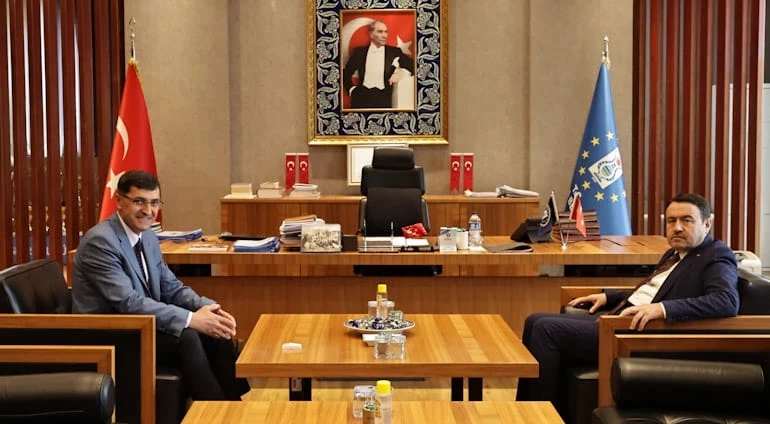 VALİ MUSA IŞIN’DAN BELEDİYE BAŞKANIMIZ EYÜP KAHVECİ’YE NEZAKET ZİYARETİ
