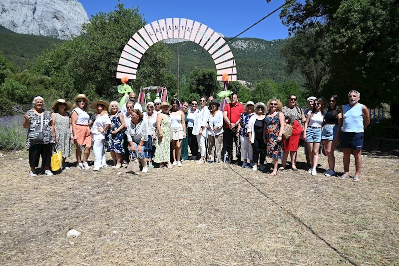 Kemer’de “Mor turizm” başladı